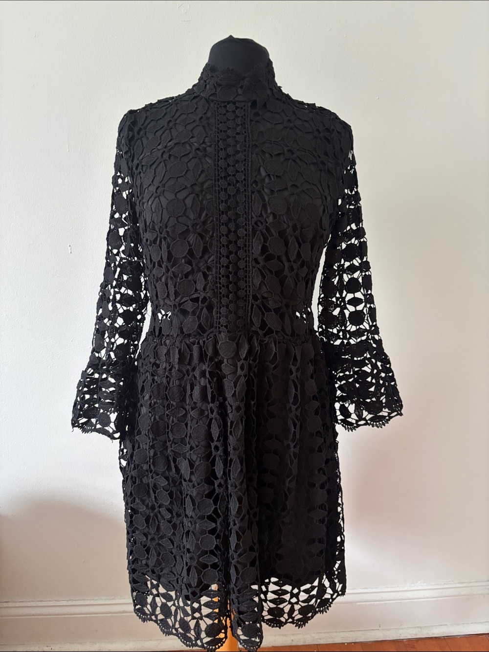 Women’s Black Crochet Lace Long-Sleeve Dress